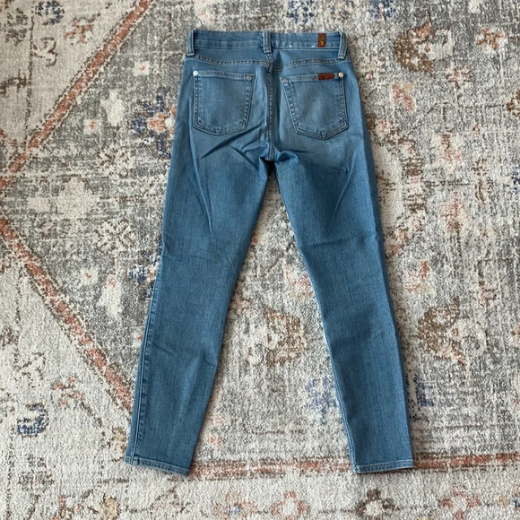 7 For All Man Kind The Skinny Crop Jeans in Light Blue Wash Size 25, Like New - Picture 5 of 6